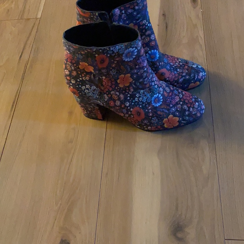 ♥️🍒Lucky brand like new♥️🍒 - Picture 2 of 6